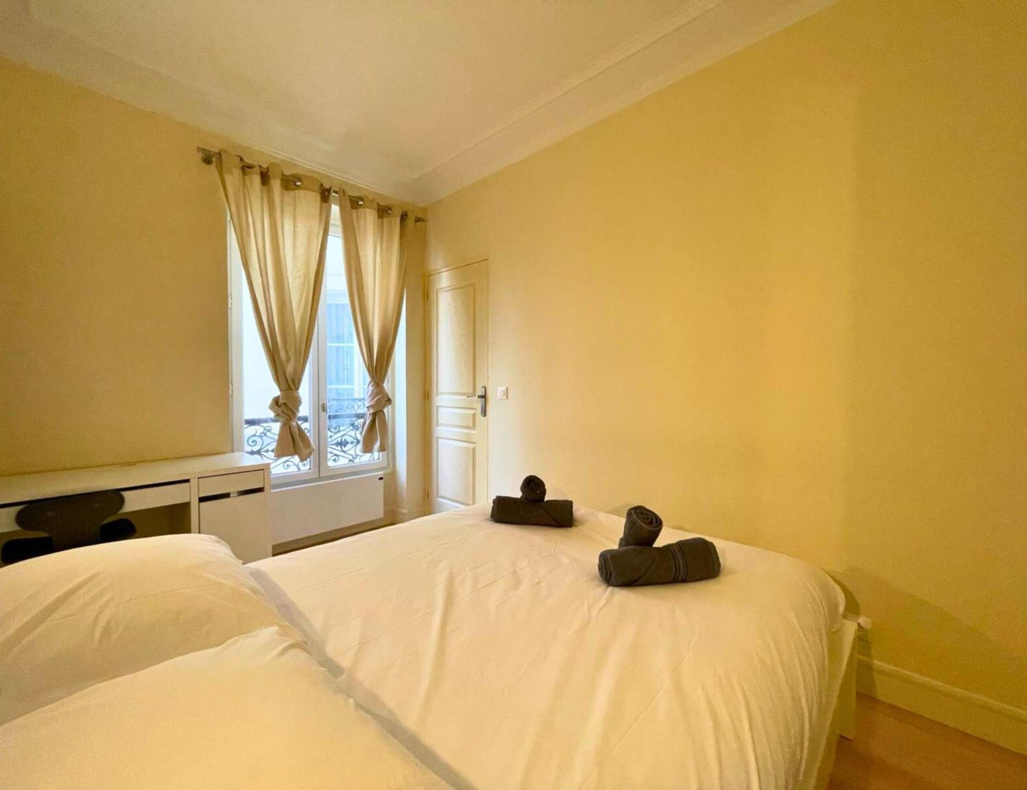 Chambre Lit Double Et Salon Avec Canape-Lit A 10 Minutes Des Champs Elysees Paris Ngoại thất bức ảnh