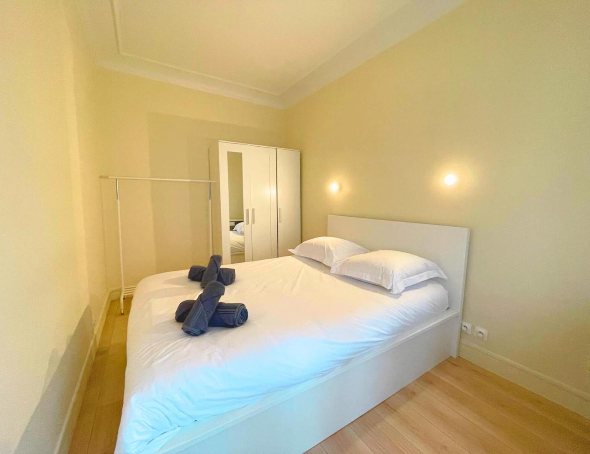 Chambre Lit Double Et Salon Avec Canape-Lit A 10 Minutes Des Champs Elysees Paris Ngoại thất bức ảnh